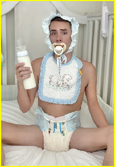 ABDL loser DiaperKing totally failing as an adult male