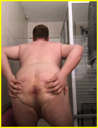 Sissy Amy spreads his arse cheeks to show off anal hole