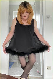 Obedient sissy Vicky practising her curtsey Obedient sissy Vicky practising her curtsey