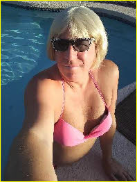 Arizona Sissy Andi in bikini