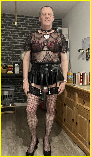 Married sissy Jeff Mitchell shows off his limp dick in its chastity device